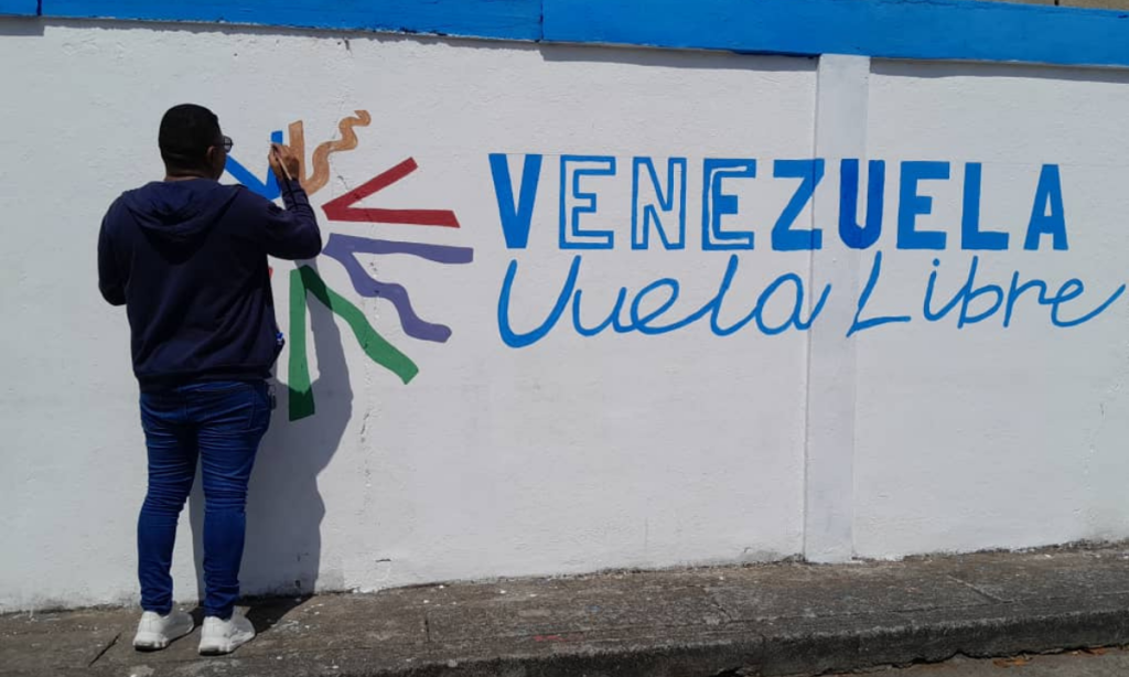 Foto: Cortesía / Luchador Social pintando el mural