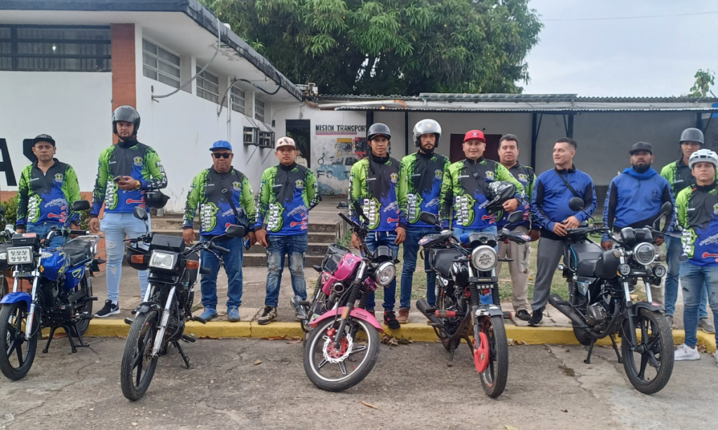 Foto: Cortesía / Mototaxistas-de-Cojedes-actualizan-sus-datos